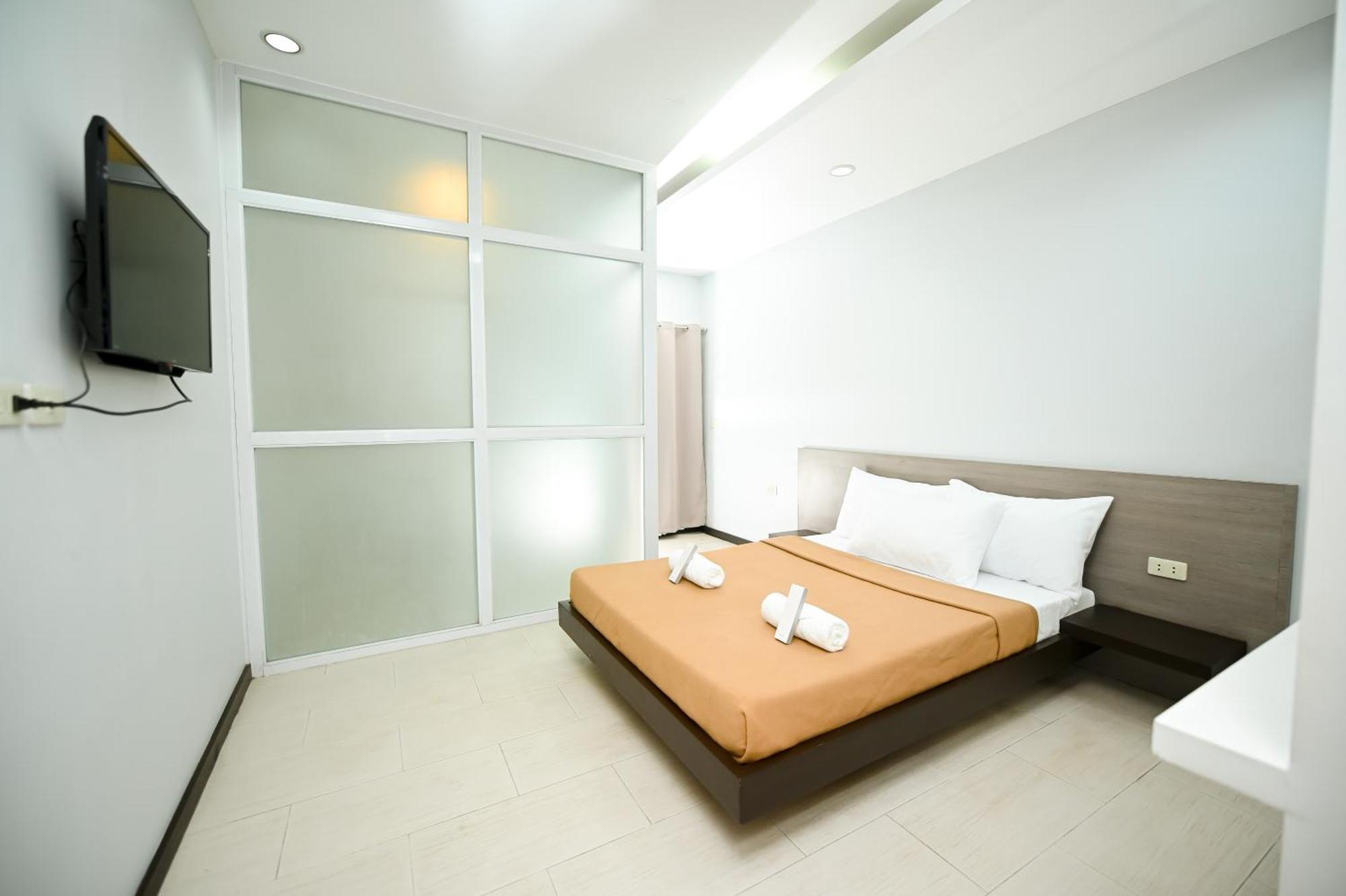 Blue Harbor Hotel Calapan Eksteriør billede