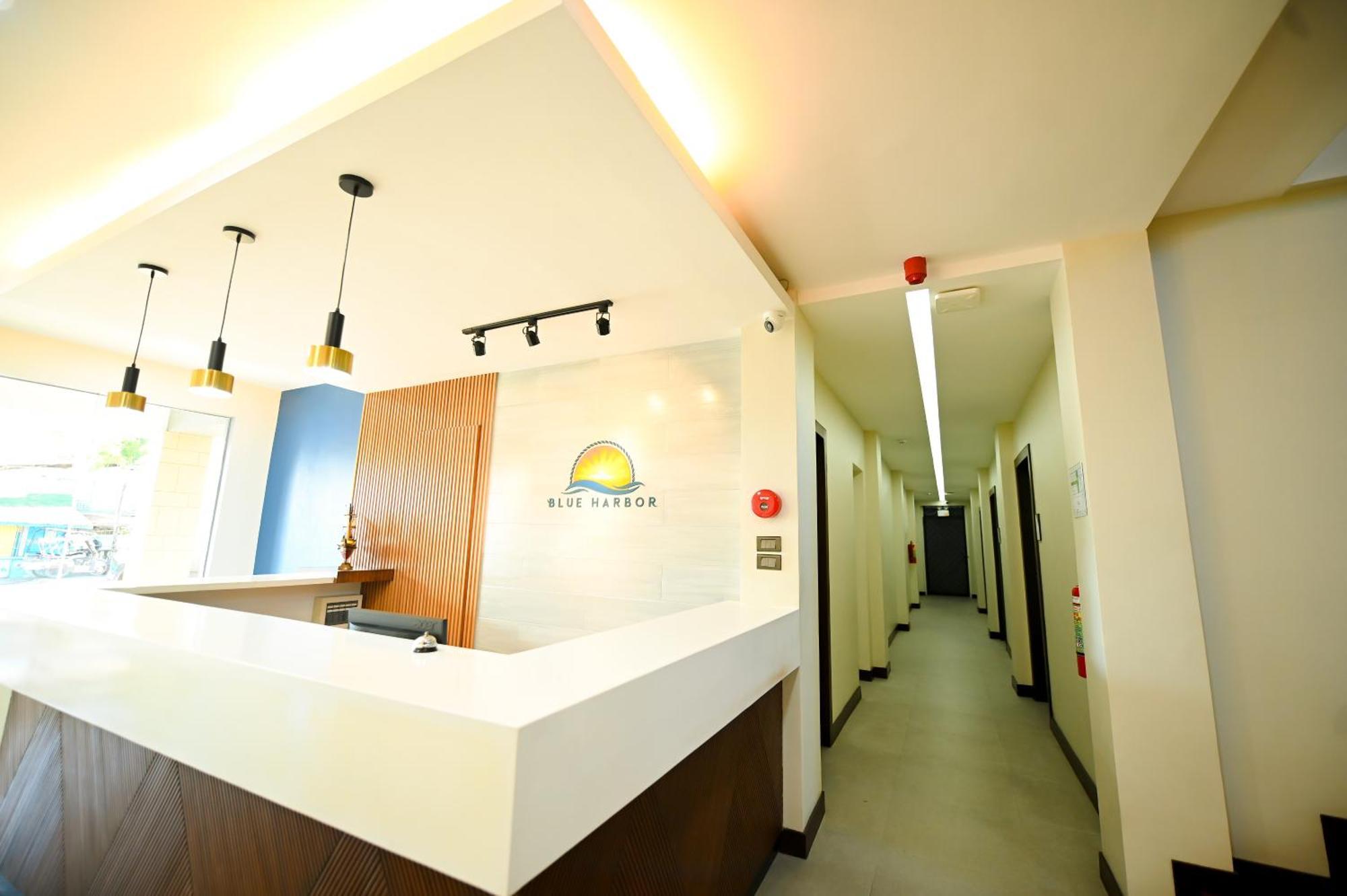 Blue Harbor Hotel Calapan Eksteriør billede