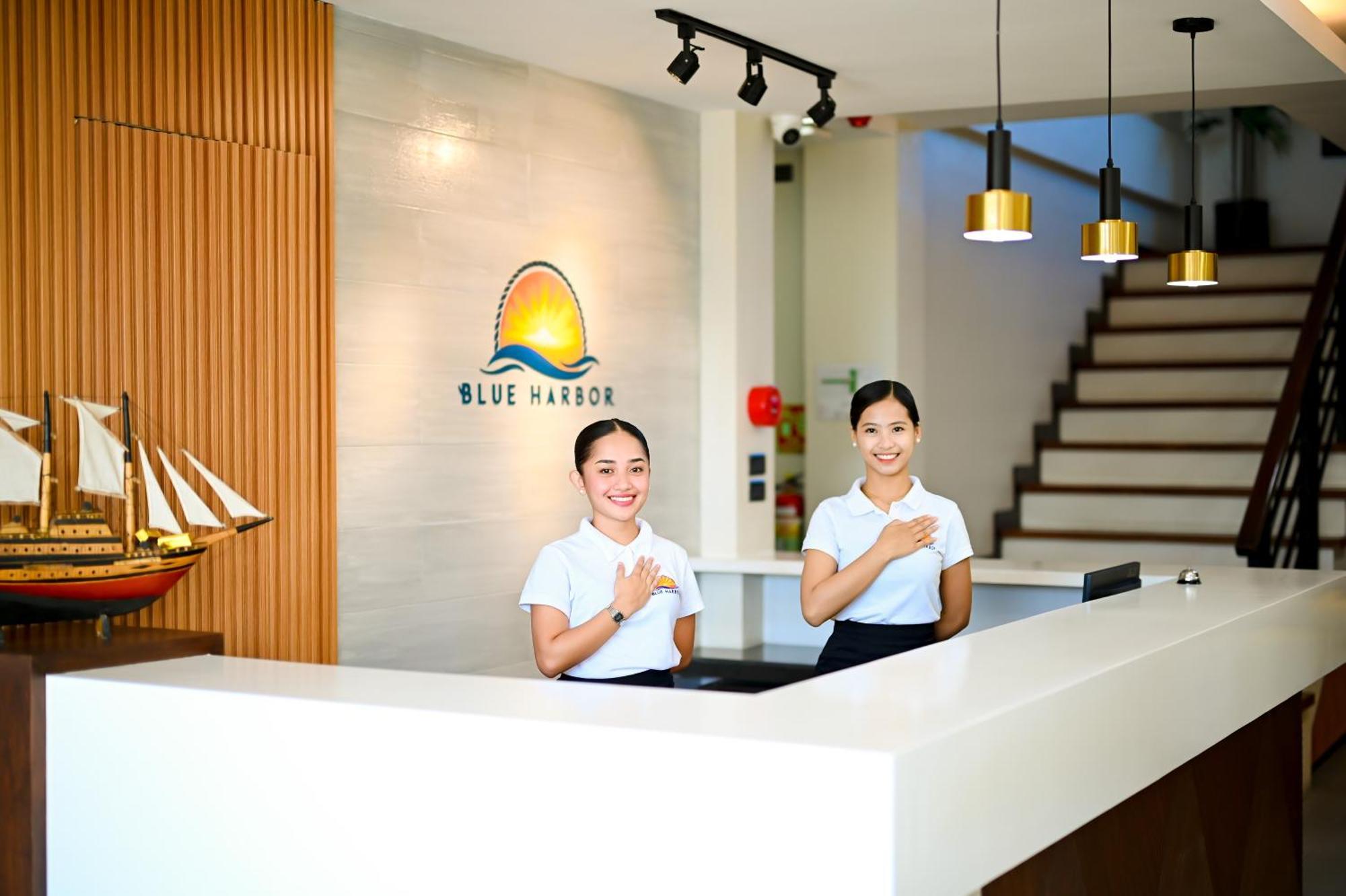 Blue Harbor Hotel Calapan Eksteriør billede
