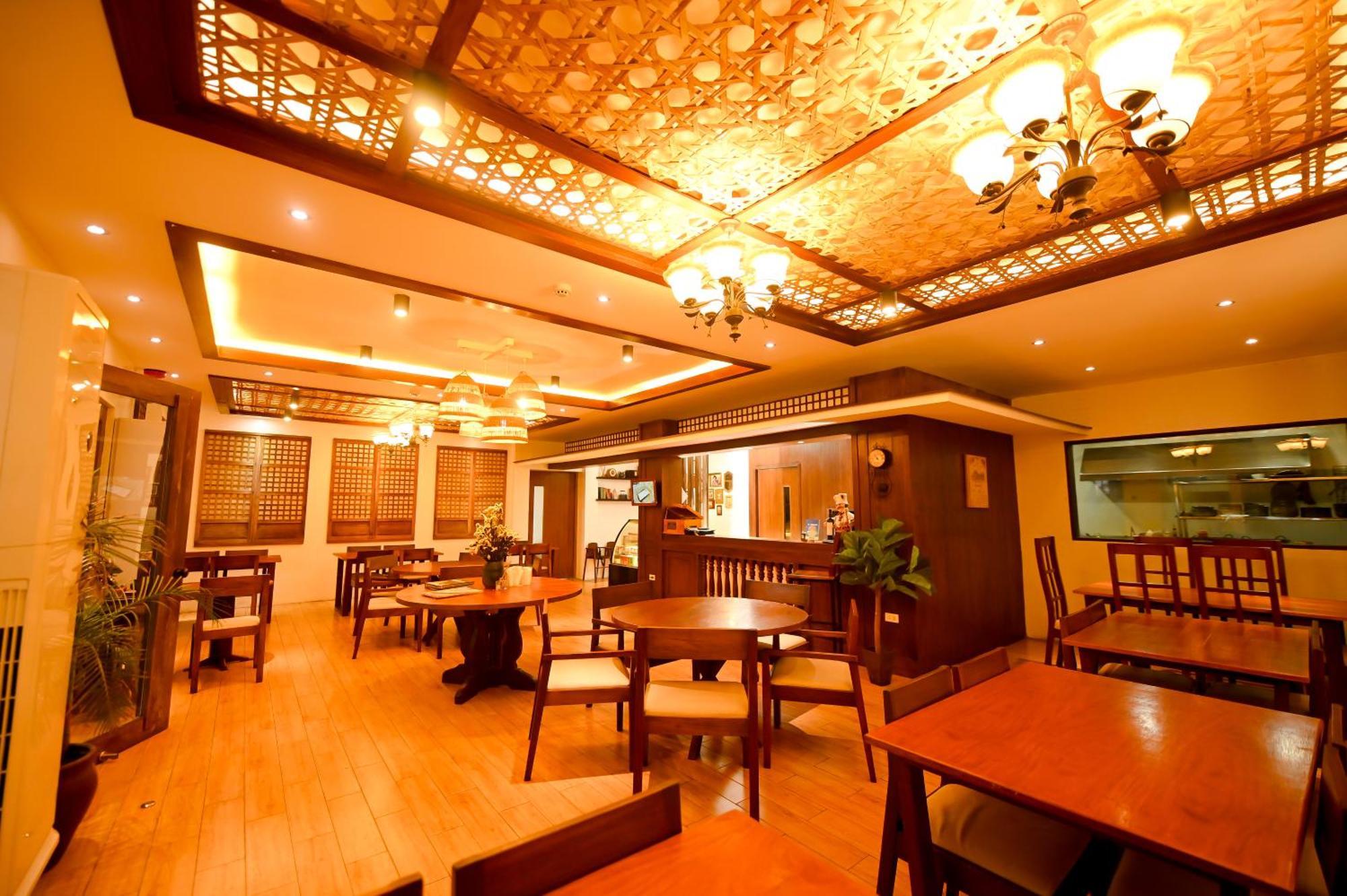 Blue Harbor Hotel Calapan Eksteriør billede
