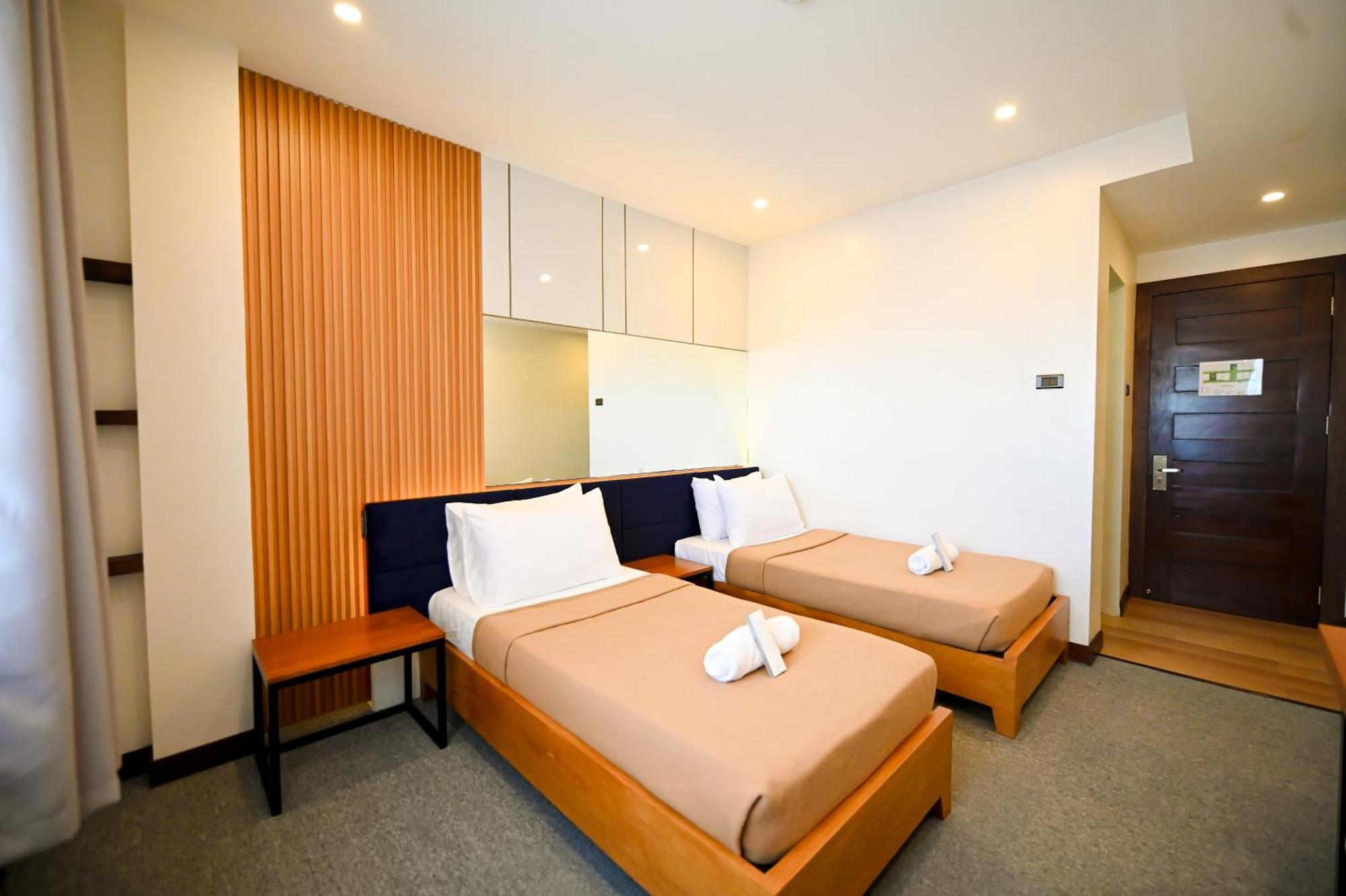 Blue Harbor Hotel Calapan Eksteriør billede