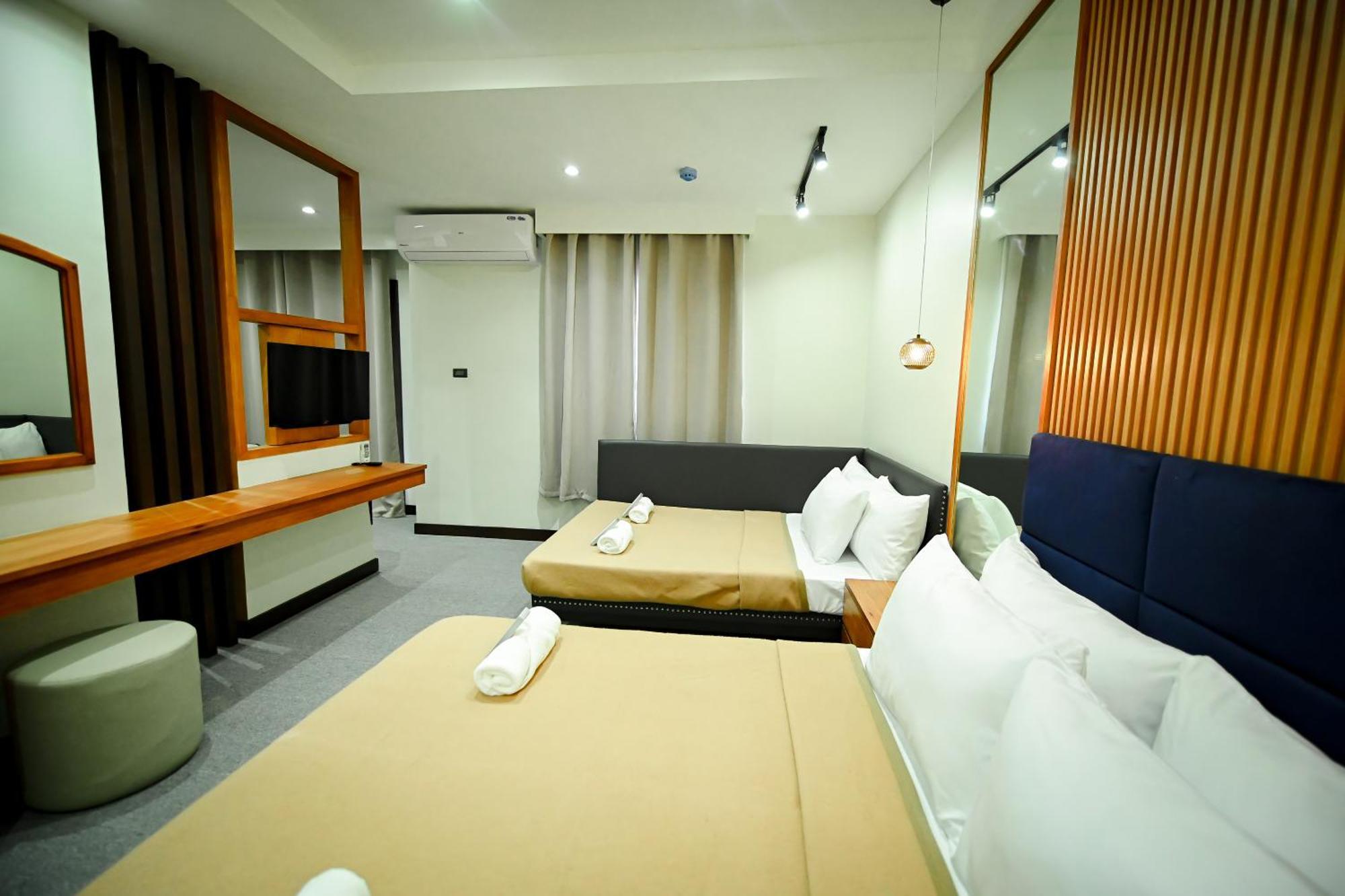 Blue Harbor Hotel Calapan Eksteriør billede