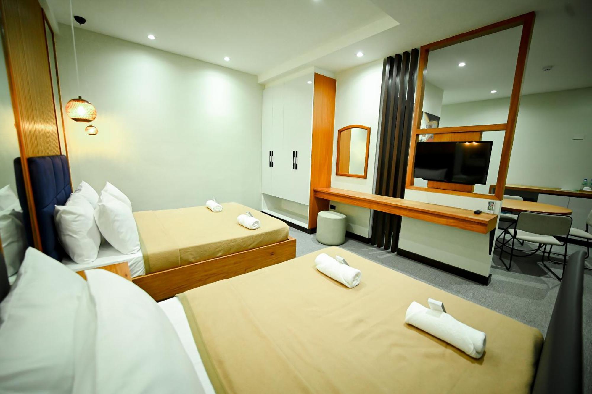 Blue Harbor Hotel Calapan Eksteriør billede